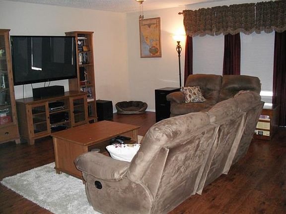 4th image of 1562 Brookstone Dr