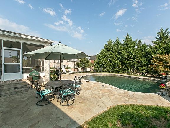 4th image of 2224 Oakleigh Dr