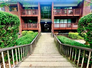 55 Skyhill Rd APT 201, Alexandria, VA 22314