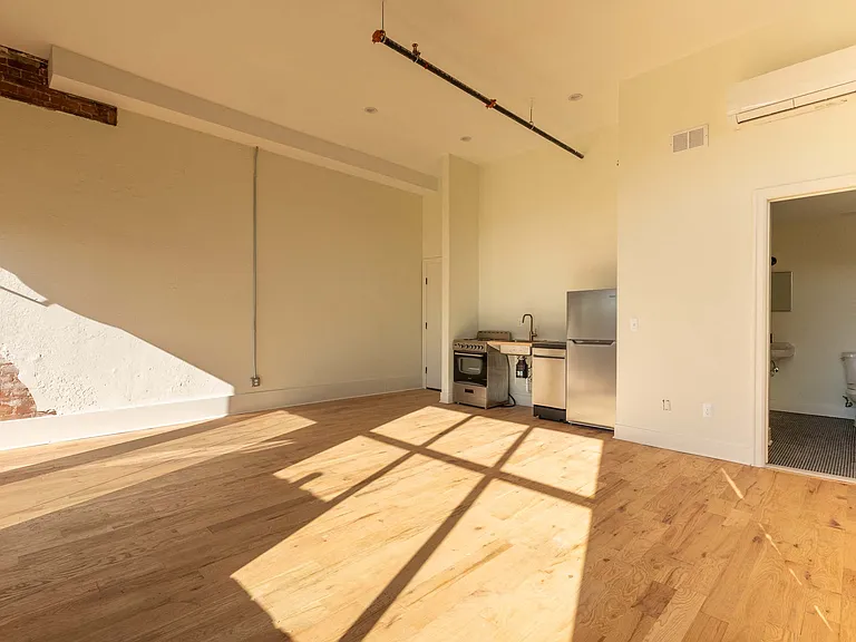 9226 Kercheval — Photo 11