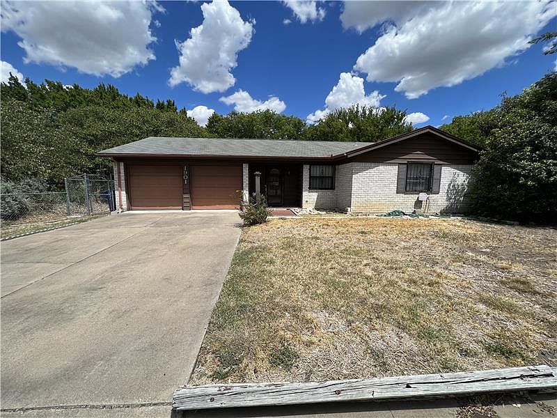 1st image of 1901 Pleasant Ln