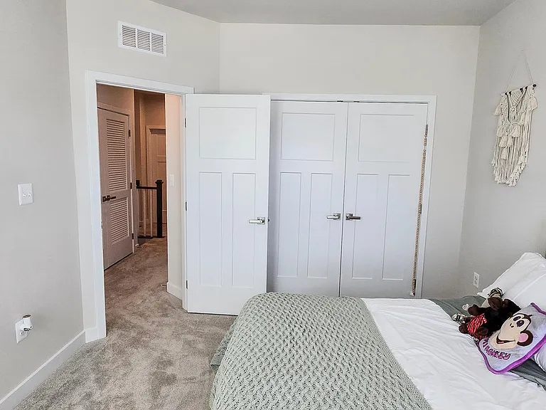 5426 Greenpoint Ln — Photo 52