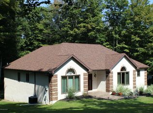 20 Hemlock Dr, Spring Brook Township, PA 18444