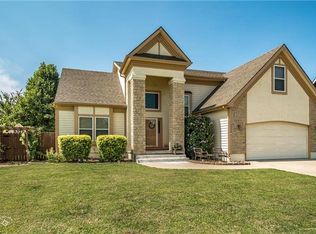 1334 Pin Oak Cir, Ottawa, KS 66067