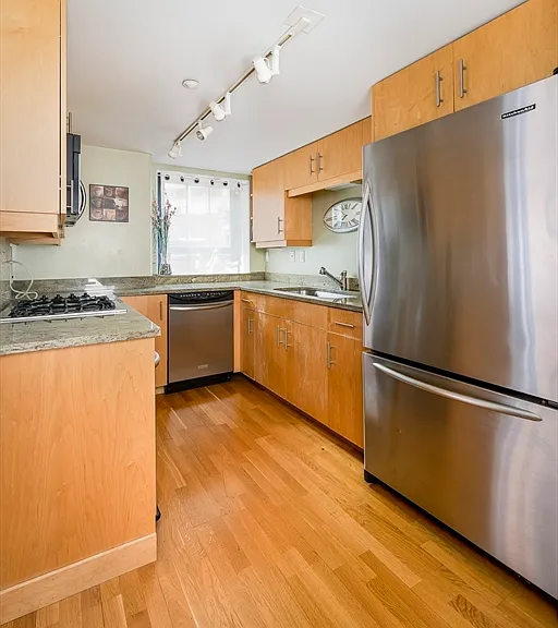 99-105 Broad St #6G — Photo 3