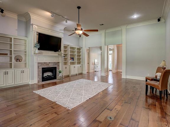 4th image of 7340 Silverthorn Dr