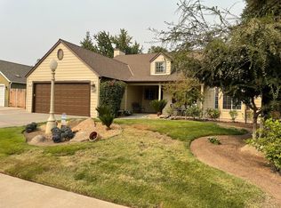 687 W Fallbrook Ave, Clovis, CA