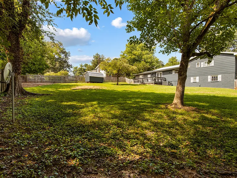 1505 Aldenwood Ln — Photo 26