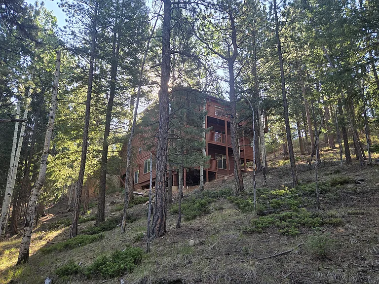 1060 Kings Crown Rd — Photo 1
