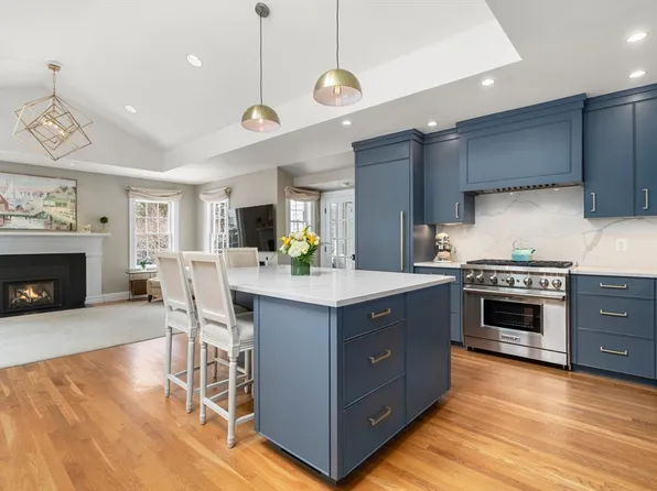 27 Vine Brook Rd, Lexington, MA 02421