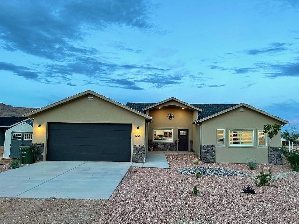 1st image of 1055 E Canyon Dr
