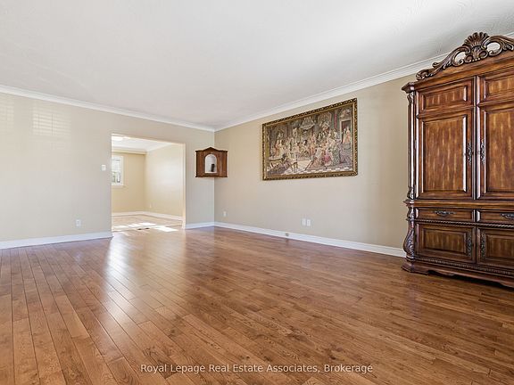 5th image of 117 Harding Ave