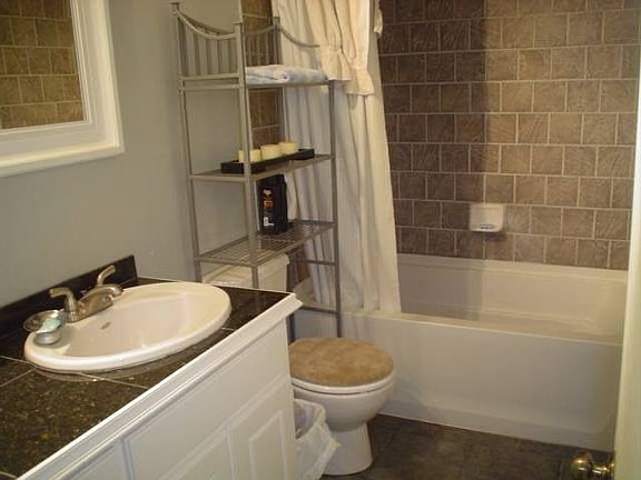 5th image of 2615 N Park Dr