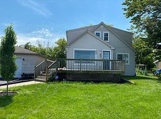 2517 W Hilltop Ln, Oak Creek, WI 53154