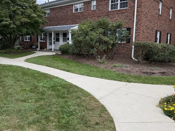 245 Unquowa Rd, Fairfield, CT