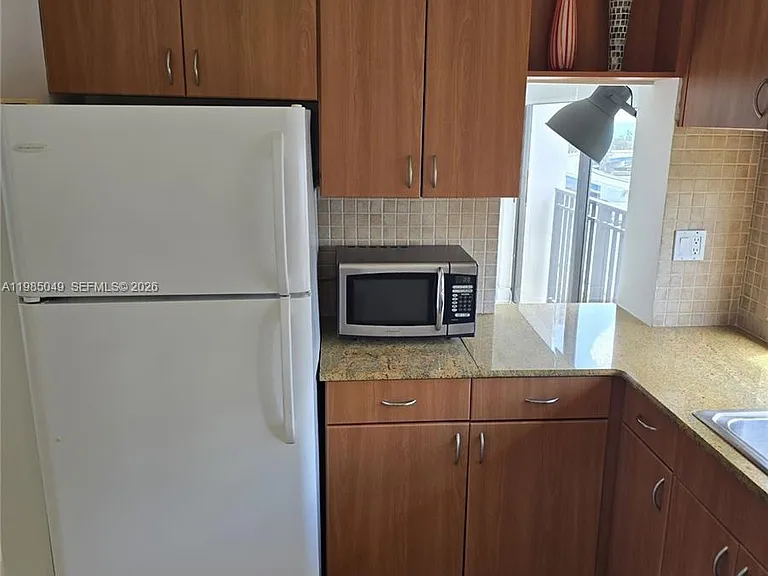 16919 N Bay Rd #819 — Photo 8