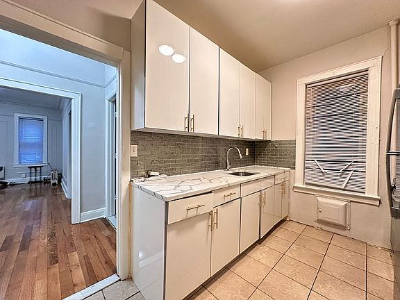3rd image of 119-123 Roosevelt Ave #1B