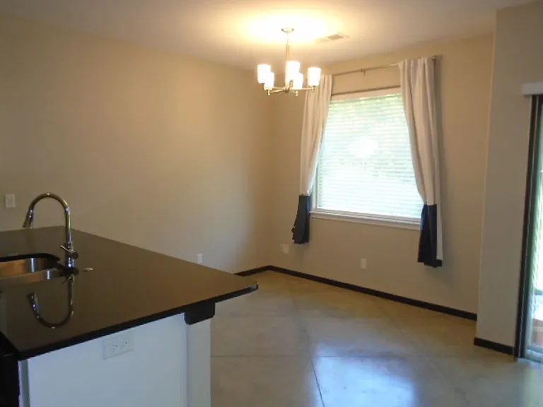 1421 Paddington Cir — Photo 5