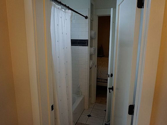 5th image of 521 E Pine St