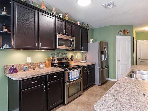 3rd image of 350 Admiralty Ct
