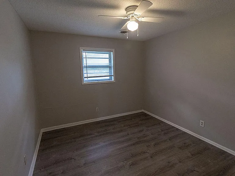 2904 Leeway Dr #D — Photo 12