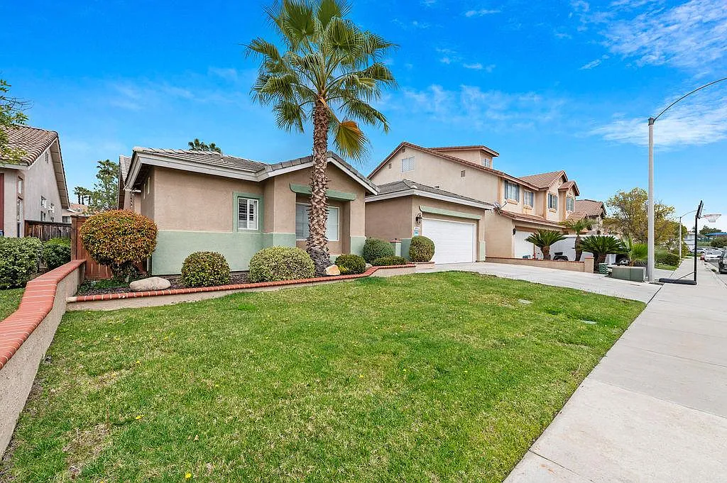 39510 Saint Honore Dr — Photo 2