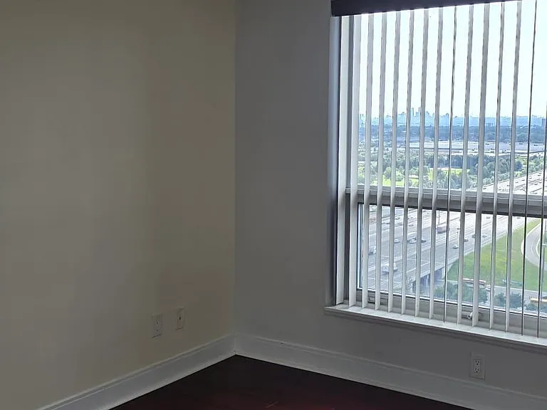 125 Village Green Sq #2807 — Photo 8