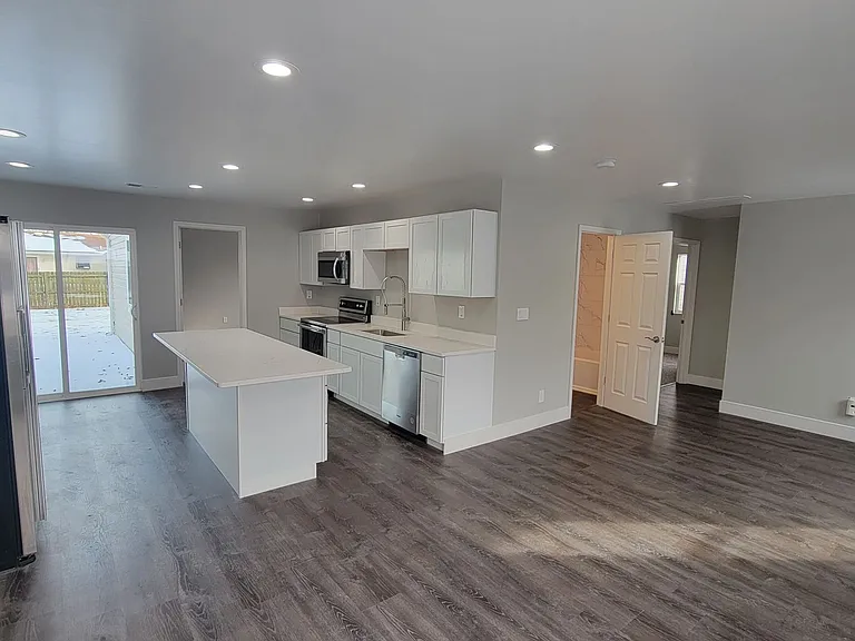 956 Olympia Dr — Photo 20