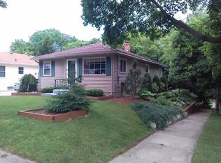 879 Arbor St NE, Grand Rapids, MI 49503