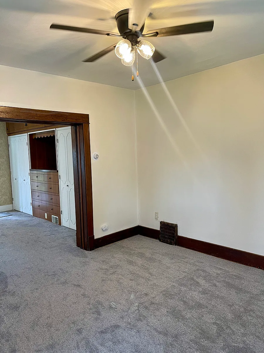 Building Photo - 39 E 2nd St #1