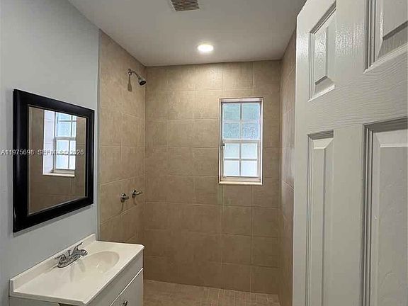 3rd image of 3600 SW 32nd Ave