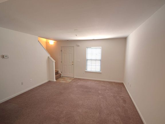 4th image of 46925 Crocus St #5801bd3ad