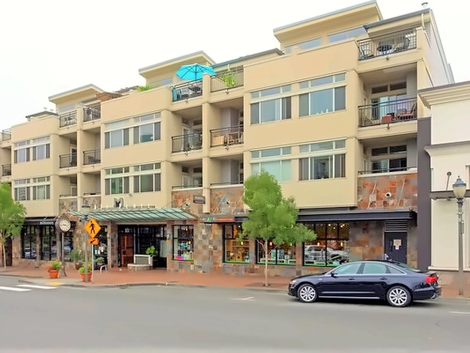 Main Place Apartments — Photo 1