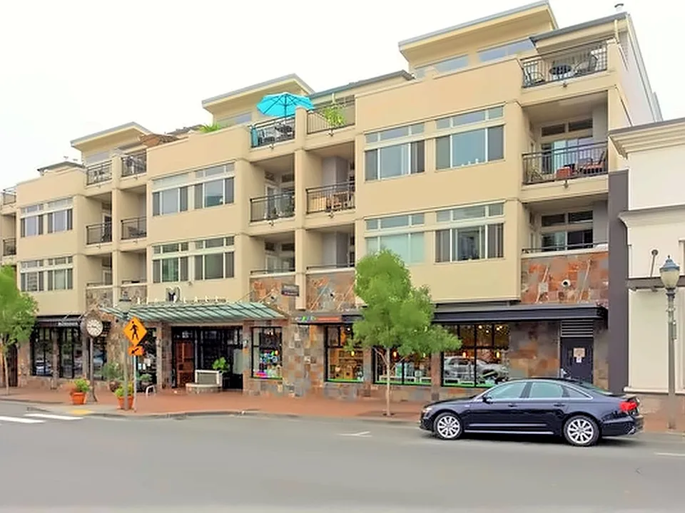 Main Place Apartments
