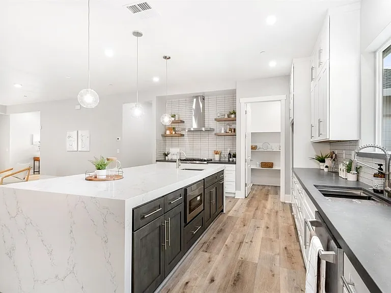 1130 Jonas Ave — Photo 4