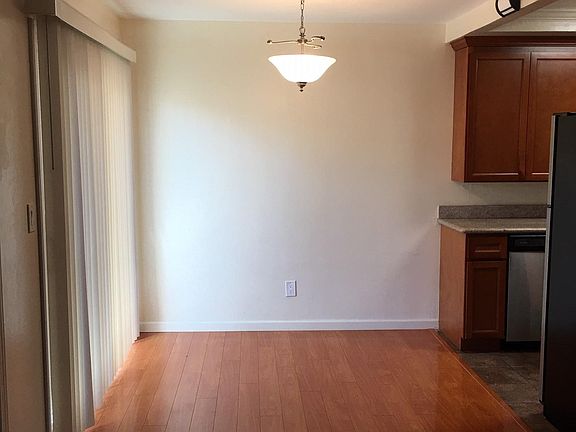 3rd image of 1345 Saratoga Ave APT 2