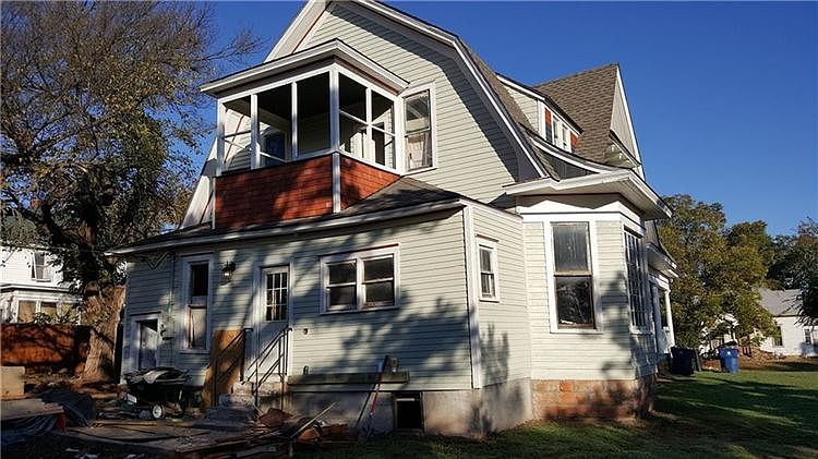 2nd image of 1601 W Cleveland Ave