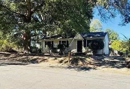 1210 Cardinal — Photo 3