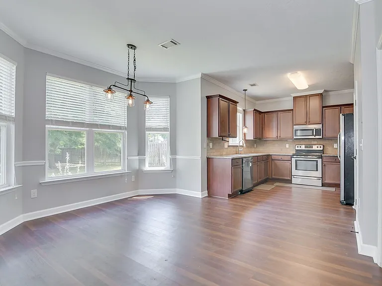 511 Sebastian Dr — Photo 17