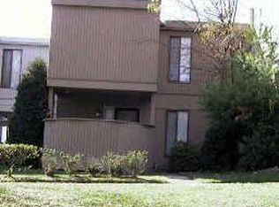 1818 N Shore Ct, Reston, VA 20190