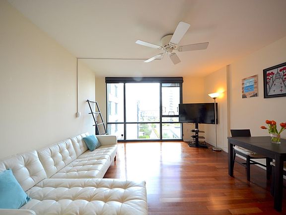 3rd image of 250 King St Unit 848
