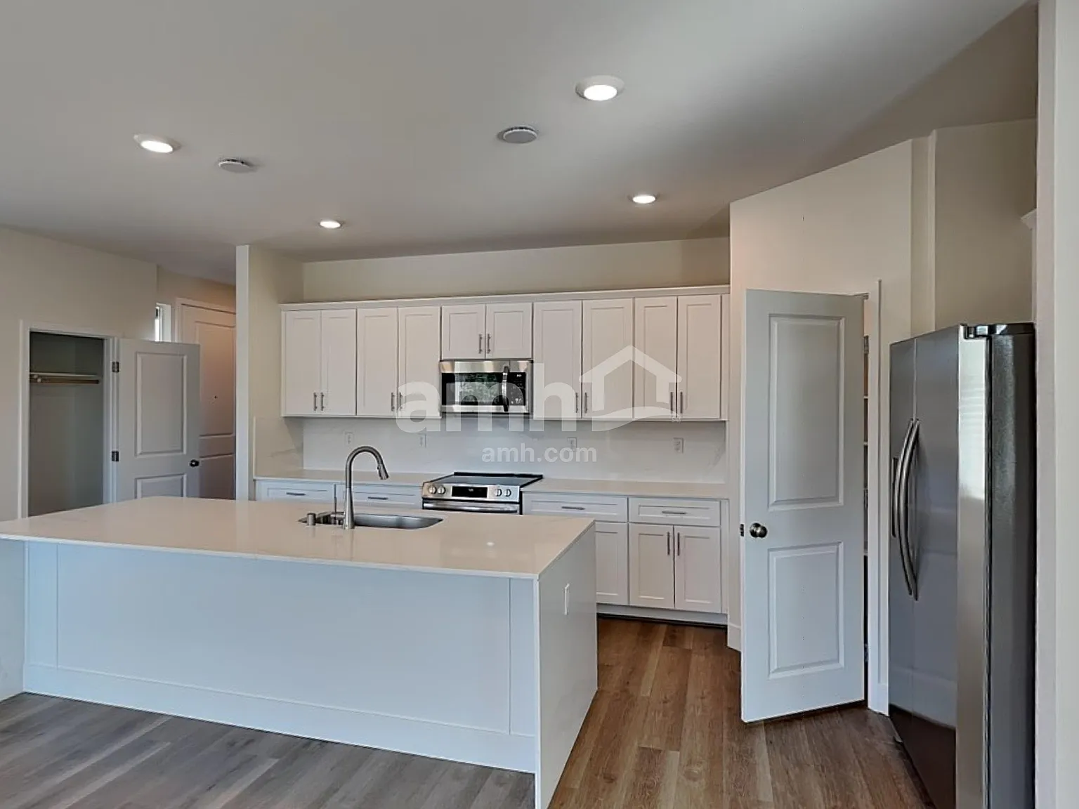 4 bed, 3.0 bath, 2239 sqft, $2,815 — Photo 3