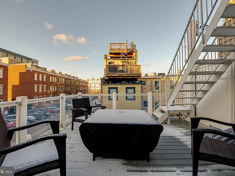 142 W Clement St — Photo 34