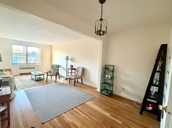 121-16 Ocean Promenade image 2 of 9