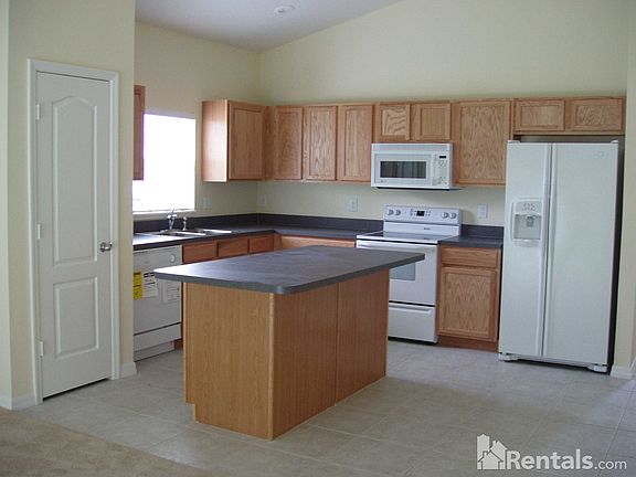 5th image of 206 Clydesdale Cir