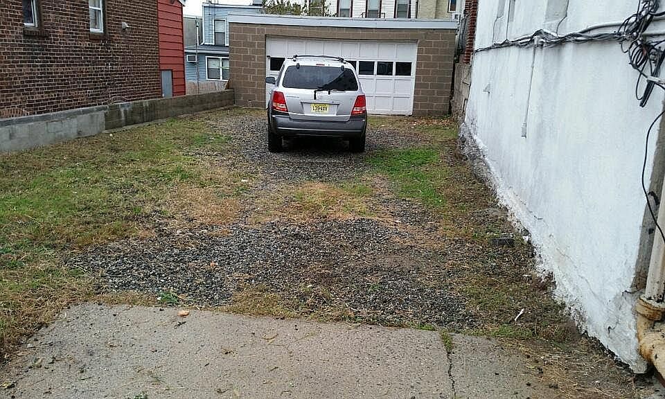 1st image of 1204 Hillside Pl