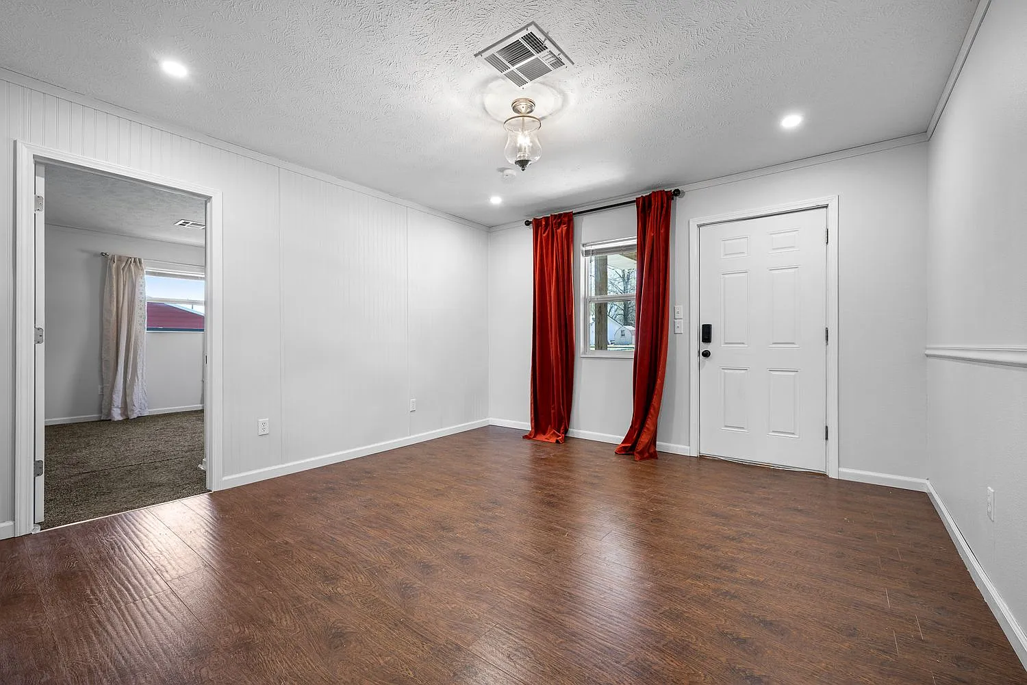 2 bed, 1.0 bath, 700 sqft, $850 — Photo 2