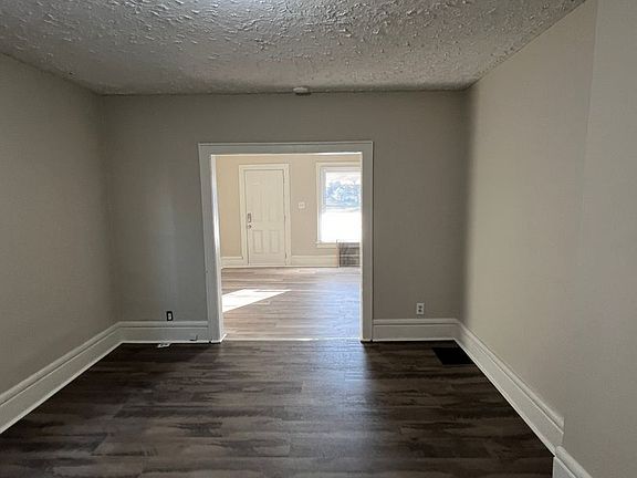 3rd image of 808-810 Reinhard Ave
