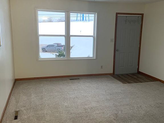 2nd image of 118 Bartlett St