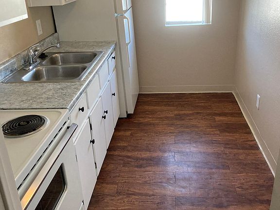 2nd image of 1448 E Cinnabar Ave #204